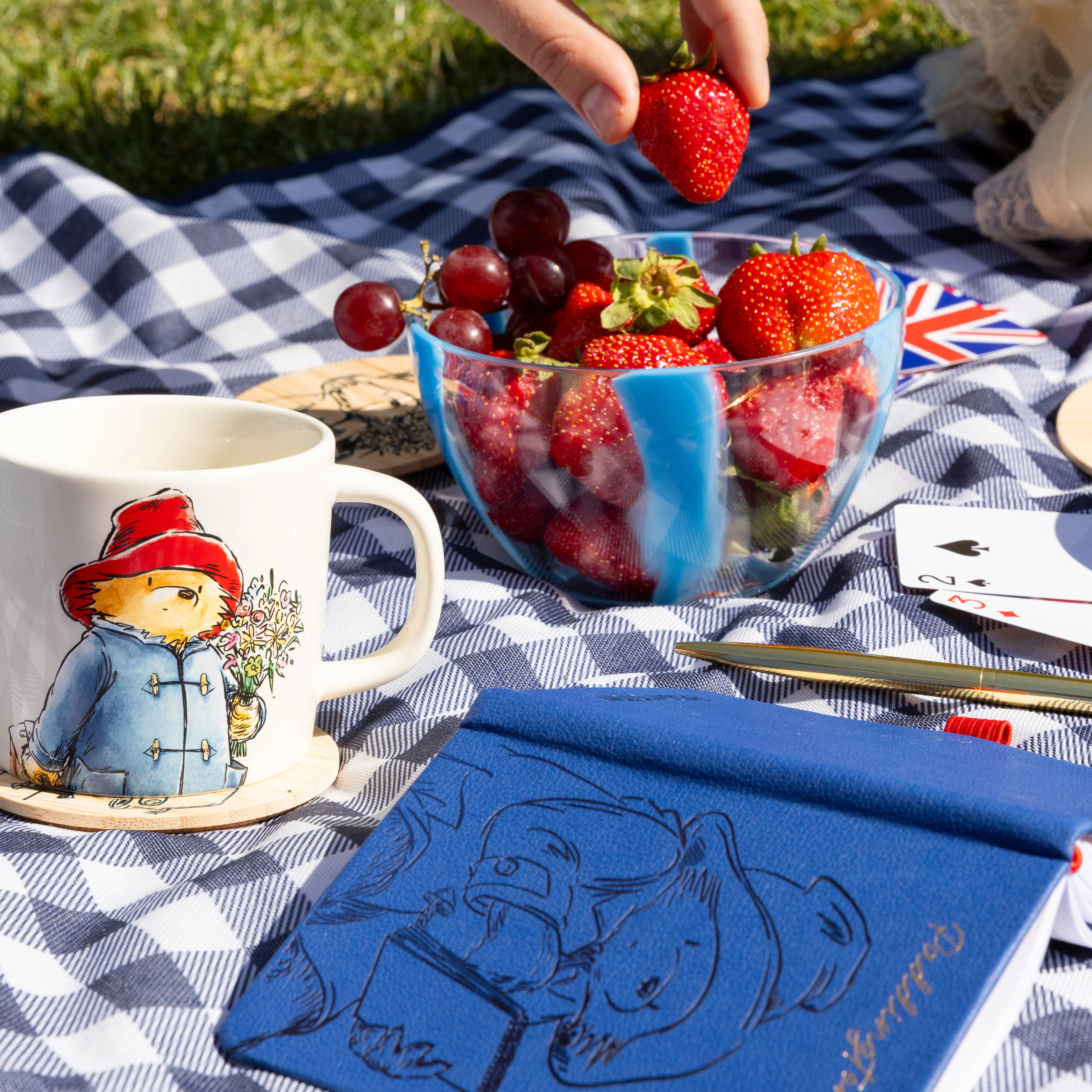 The Essential Paddington Ceramic Mug - Cream - Image 5